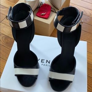 Givenchy Shark Lock Ankle Strap Snadals